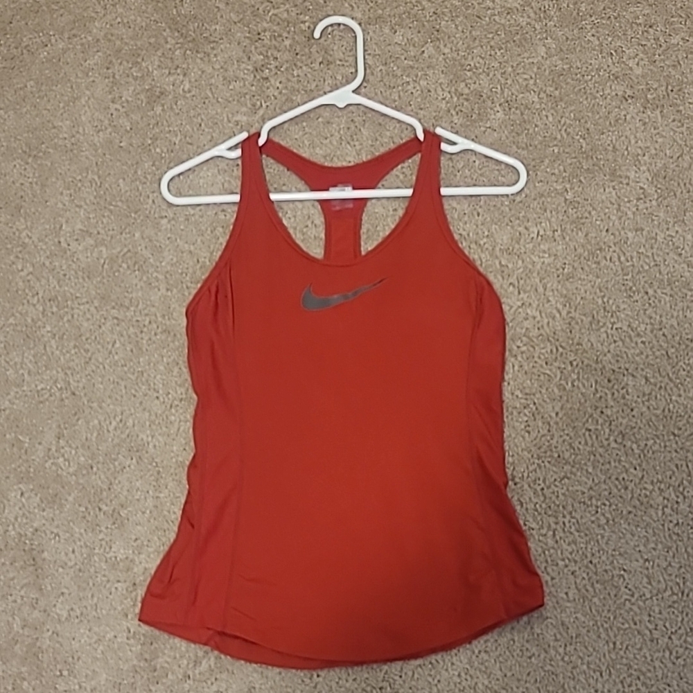 NWOT! Nike Red Fitted Sleeveless Scoop Neck Tank Top